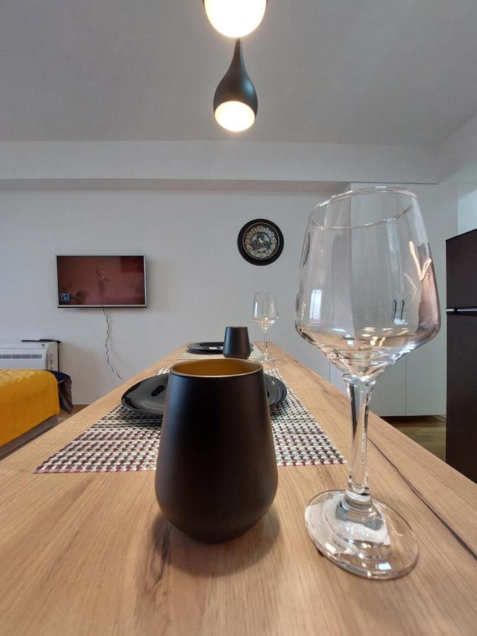 Box Apartment Skopje Buitenkant foto