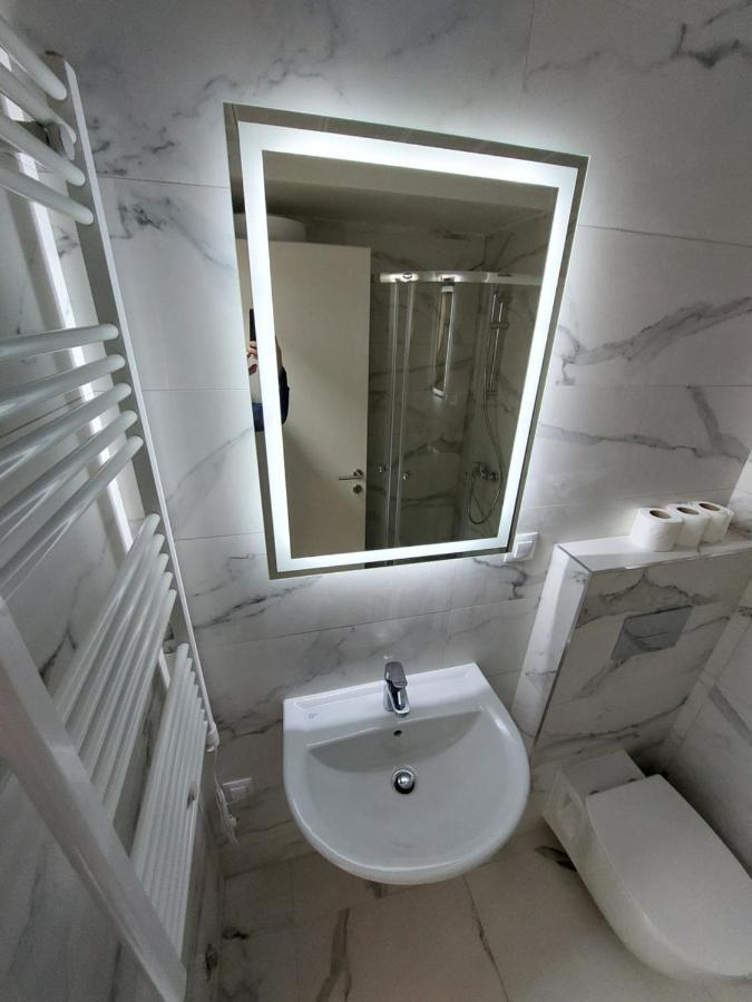 Box Apartment Skopje Buitenkant foto
